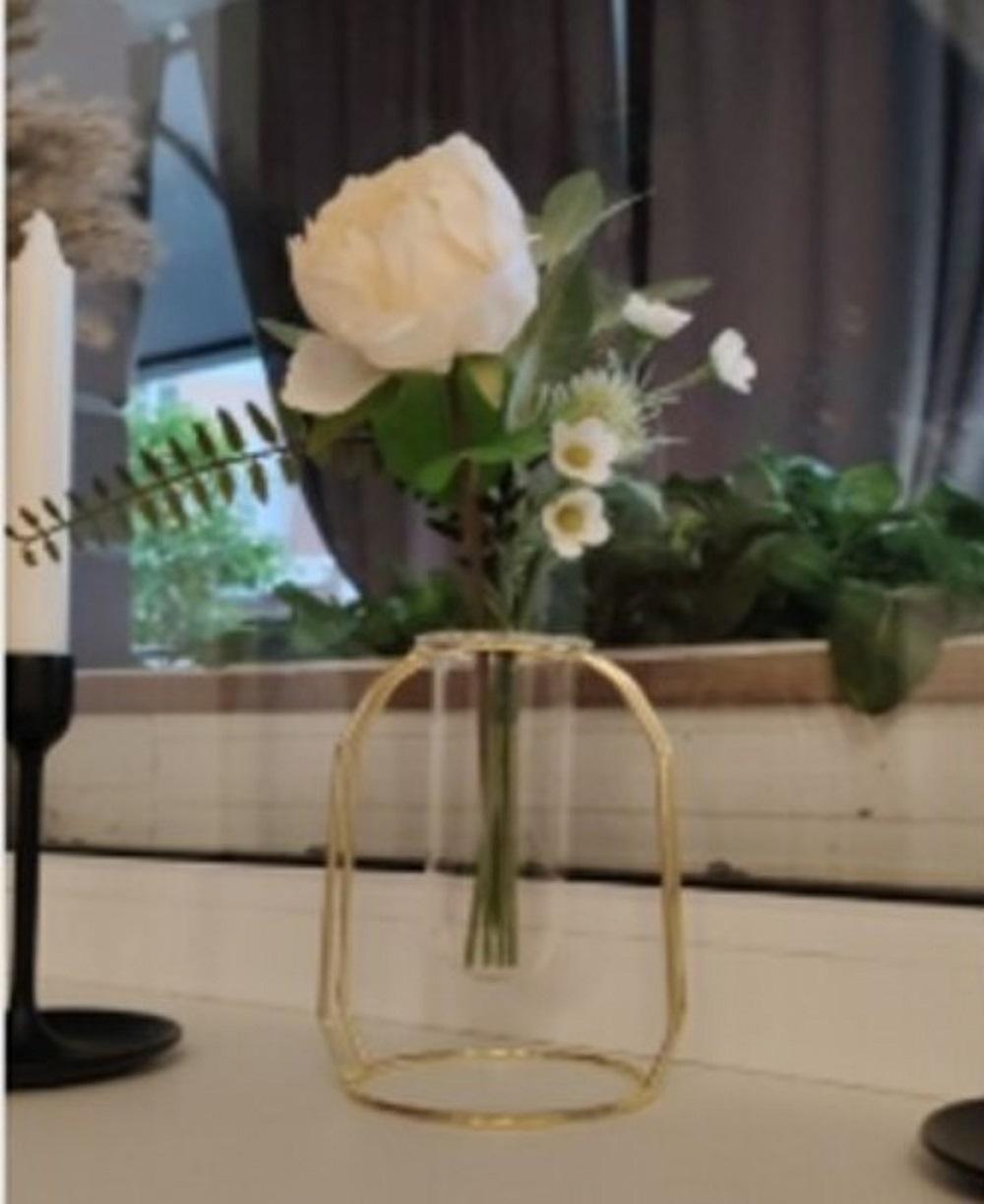 Metal Vase - 1 Pc Stunning Decorative Accent