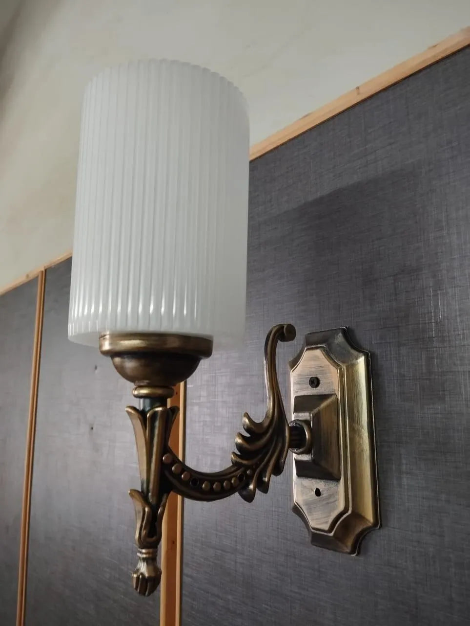 Beautiful Mounted Wall Lamp – Modern Indoor & Outdoor Wall Light